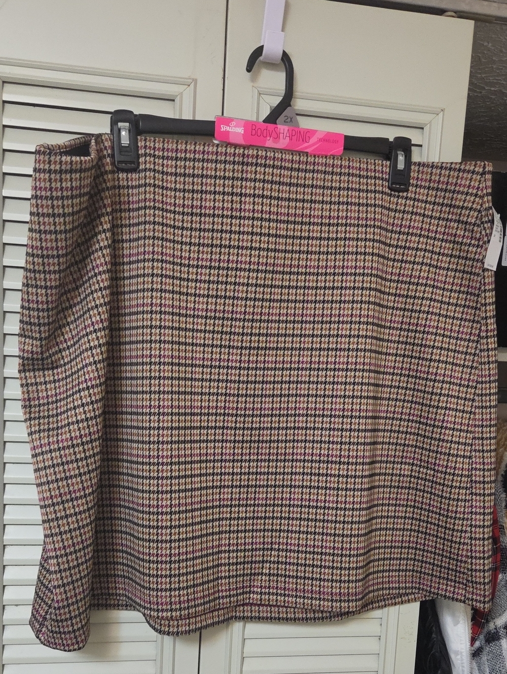 Classic Houndstooth Pencil Skirt in Tan and Pink